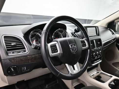 Used 2016 Dodge Grand Caravan SXT w/ Rear Park Assist Package image 13