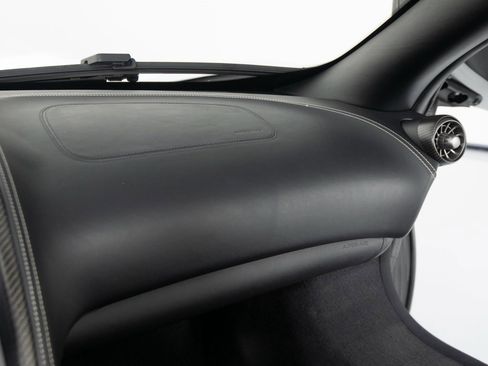 Used 2016 McLaren 675LT Spider image 28