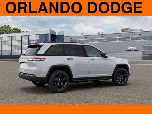 New 2025 Jeep Grand Cherokee Limited w/ Luxury Tech Group II AWD/4WD image 4