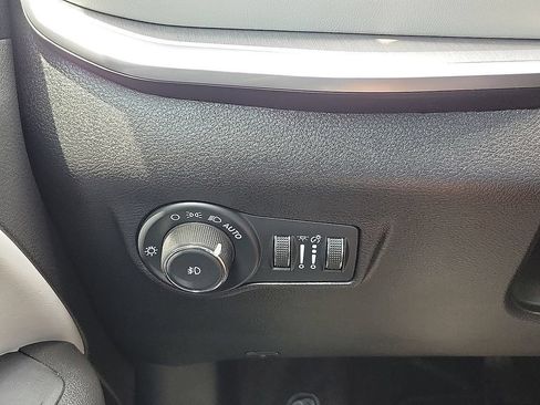 Used 2025 Jeep Compass Limited AWD/4WD image 13