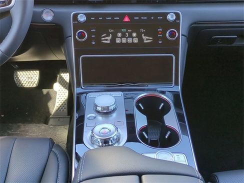 Certified 2025 Genesis GV80 2.5T Standard image 16