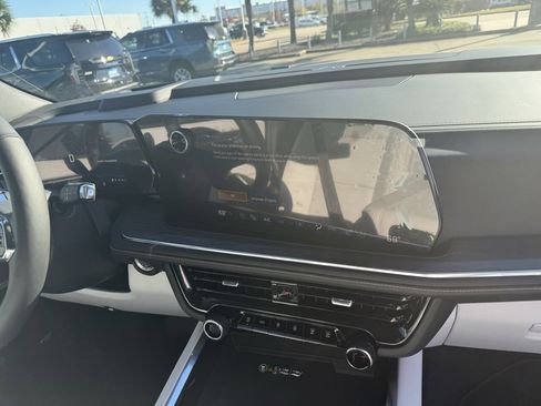 New 2025 Chevrolet Suburban Premier image 44