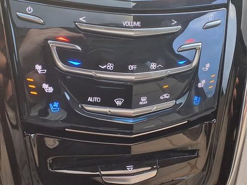 Used 2018 Cadillac Escalade ESV Premium Luxury AWD/4WD image 19