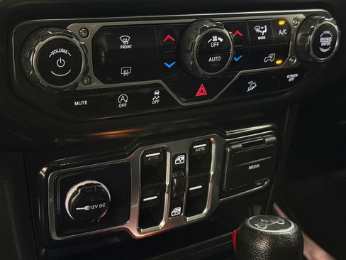 Used 2018 Jeep Wrangler Unlimited Sahara w/ Uconnect 4C Nav & Sound Group AWD/4WD image 57