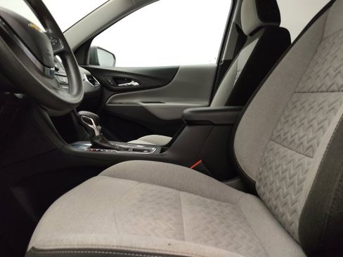 Used 2022 Chevrolet Equinox LS w/ LS Convenience Package FWD image 17