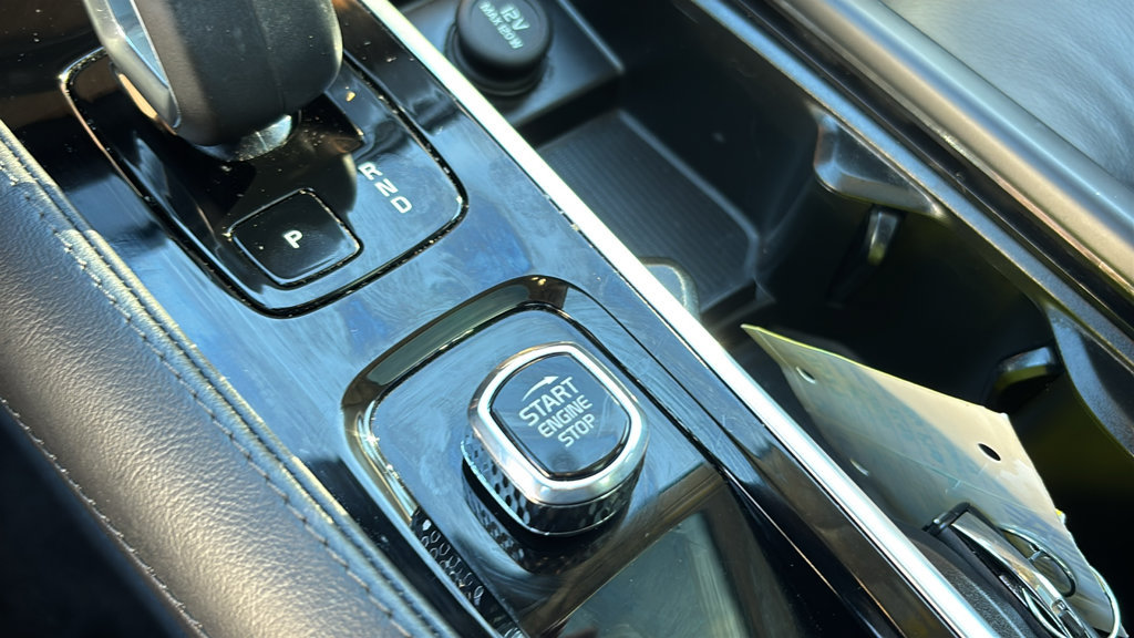 Certified 2025 Volvo XC90 B6 Plus AWD/4WD image 16