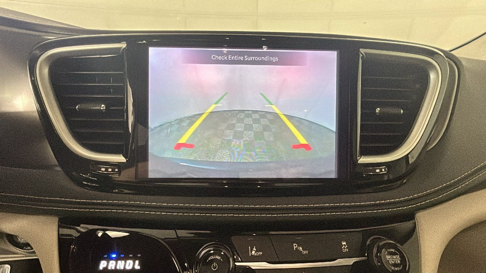 Used 2023 Chrysler Pacifica Touring-L FWD image 27