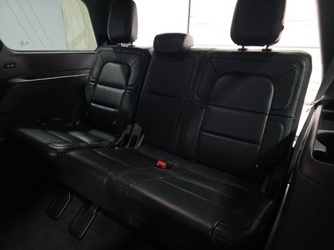 Used 2023 Lincoln Navigator Reserve image 13