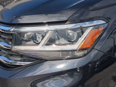 Used 2023 Volkswagen Atlas SE w/ Panoramic Sunroof Package FWD image 7