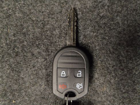 Used 2016 Ford Taurus SE FWD image 32