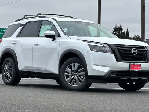 New 2025 Nissan Pathfinder SV w/ SV Premium Package image 2