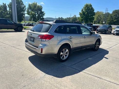 Used 2014 Subaru Outback 2.5i Limited AWD/4WD image 14