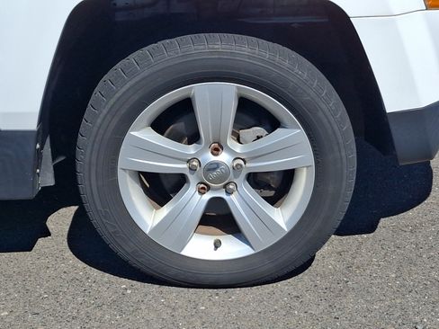 Used 2016 Jeep Patriot Latitude FWD image 8
