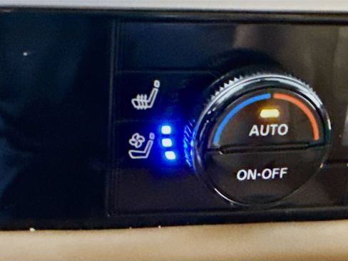 Certified 2025 Nissan Pathfinder Platinum AWD/4WD image 14
