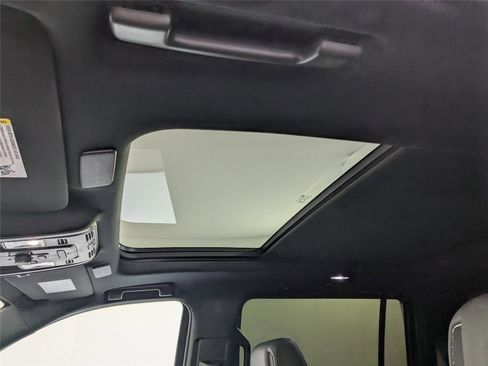 Used 2023 Cadillac Escalade ESV Premium Luxury image 15