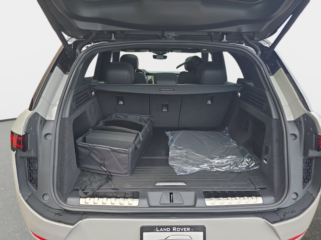 New 2027 Land Rover Range Rover Sport Dynamic SE AWD/4WD image 10