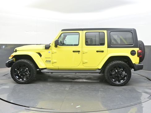 Used 2022 Jeep Wrangler Unlimited Sahara w/ Cold Weather Group AWD/4WD image 7