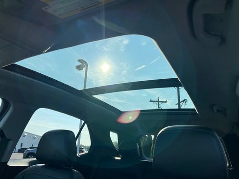 Used 2021 Chevrolet Equinox Premier FWD image 23