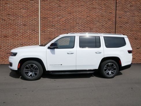 Used 2024 Jeep Wagoneer Series II w/ Convenience Group I image 2