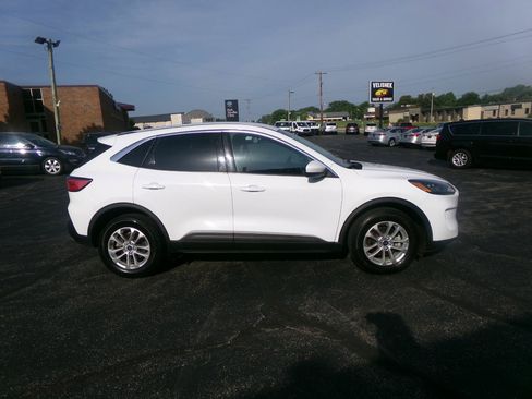 Used 2021 Ford Escape SE w/ Cold Weather Package AWD/4WD image 2
