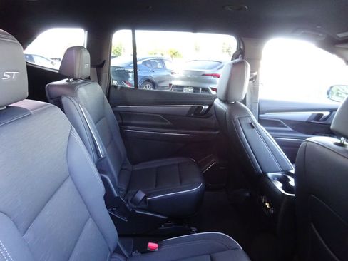 Certified 2026 Buick Enclave Sport Touring FWD image 22