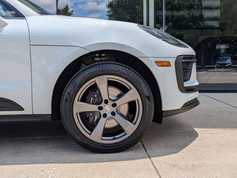 Certified 2025 Porsche Macan AWD/4WD image 11