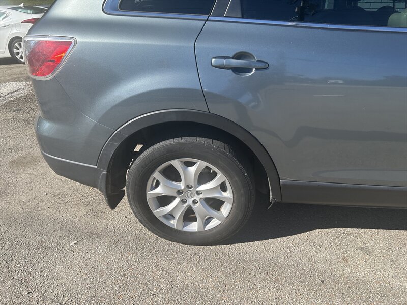 Used 2011 MAZDA CX-9 Touring w/ Moonroof & Bose Audio Pkg AWD/4WD image 19