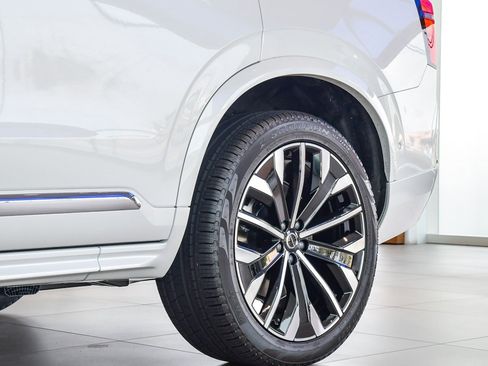 Used 2025 Volvo XC90 B5 Plus w/ Protection Package Premier image 12