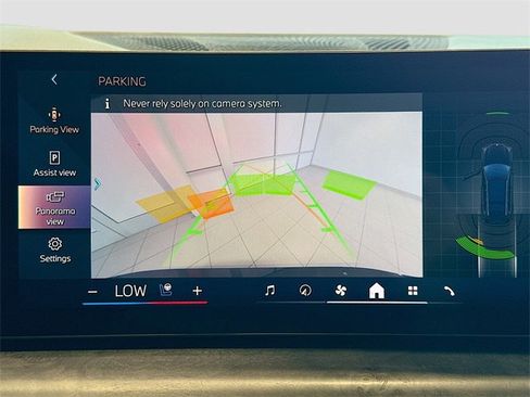 Used 2025 BMW X7 xDrive40i w/ Climate Comfort Package image 13