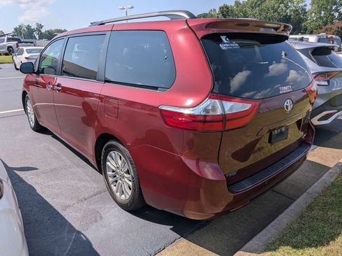 Used 2015 Toyota Sienna XLE Premium FWD image 4