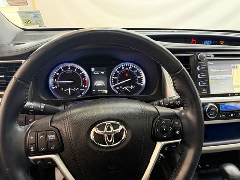 Used 2018 Toyota Highlander Limited image 14