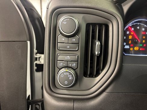 Used 2022 Chevrolet Silverado 2500 Custom w/ Custom Convenience Package AWD/4WD image 31