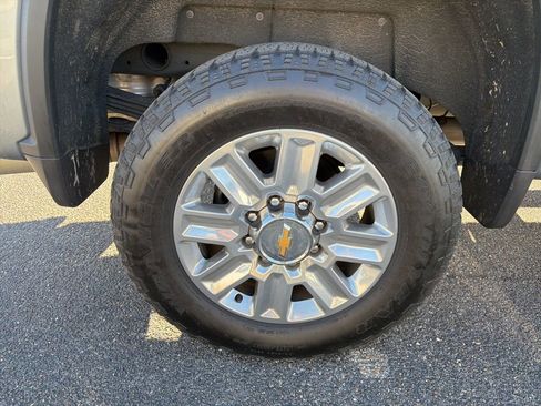 Used 2024 Chevrolet Silverado 2500 High Country image 9