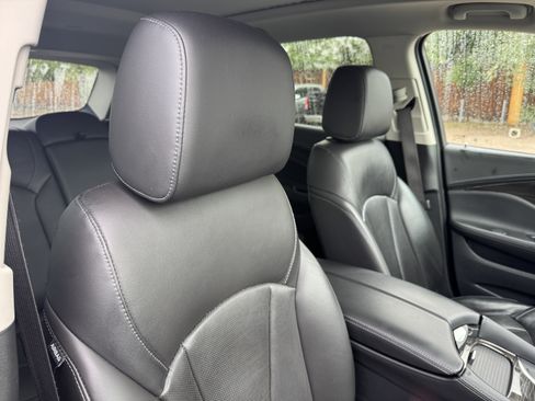 Used 2020 Buick Envision Premium AWD/4WD image 31