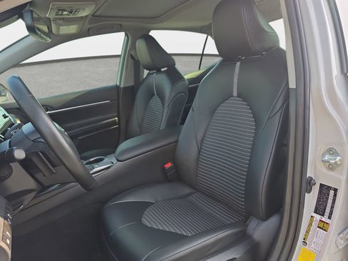 Used 2024 Toyota Camry SE w/ Convenience Package image 14