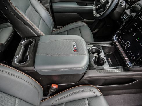 Used 2025 GMC Yukon AT4 w/ AT4 Premium Package AWD/4WD image 20