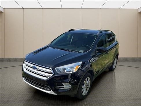 Used 2018 Ford Escape SE w/ SE Sync 3 Package AWD/4WD image 2