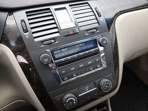 Used 2010 Cadillac DTS Luxury image 31