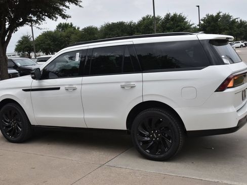 New 2027 Lincoln Navigator Reserve w/ Jet Appearance Package AWD/4WD image 10