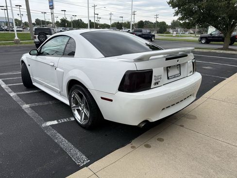 Used 2001 Ford Mustang GT RWD image 3