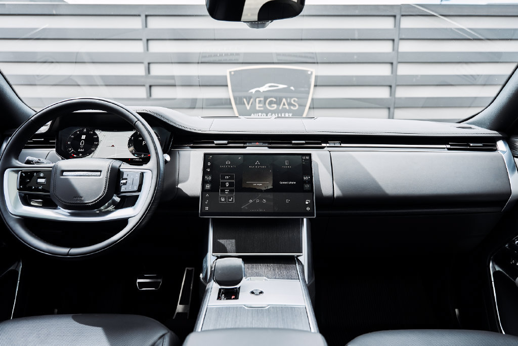 Used 2025 Land Rover Range Rover SE AWD/4WD image 50