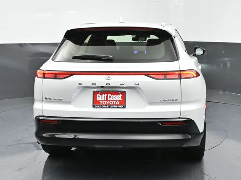 New 2025 Toyota Crown Signia image 21