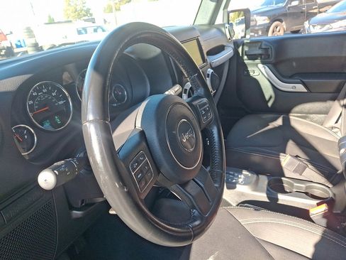 Used 2018 Jeep Wrangler Unlimited Rubicon w/ Cold Weather Group image 25