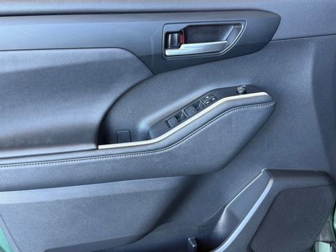 Certified 2024 Toyota Highlander XLE image 18