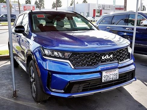 Certified 2022 Kia Sorento S FWD image 1