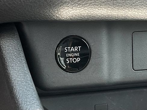 Used 2026 Nissan Rogue SL FWD image 22