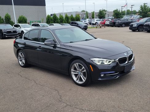 Used 2018 BMW 330i xDrive Sedan AWD/4WD image 31
