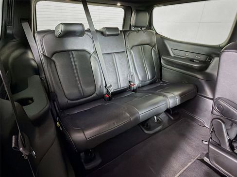 Used 2024 Jeep Wagoneer Series III AWD/4WD image 26