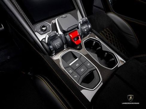 Used 2024 Lamborghini Urus Performante AWD/4WD image 34
