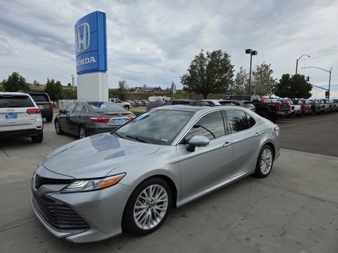 Used 2018 Toyota Camry XLE w/ Audio Package FWD image 1